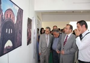 Diploma aldı, sergi açtılar